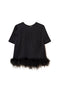 Blusa nera in raso con piume
