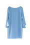 Abito tunica azzurro con scollo a barchetta e gioielli sul retro
