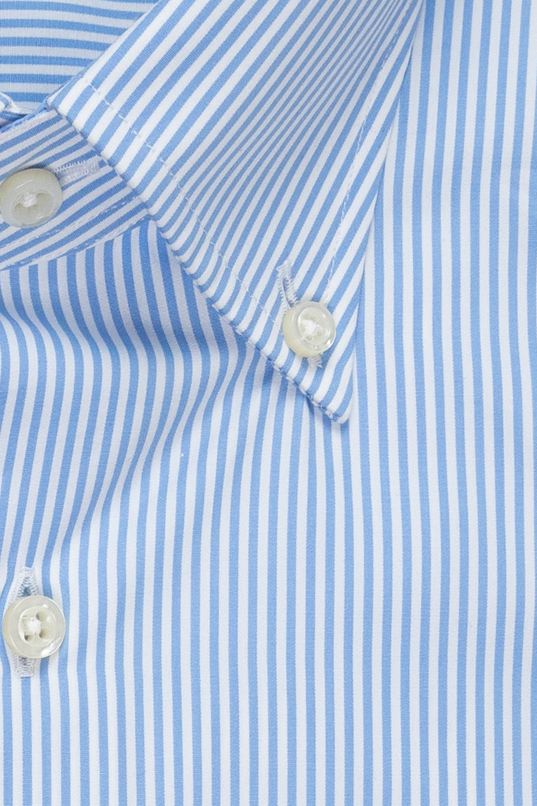 Chemise boutonnée à rayures bleu clair en coton