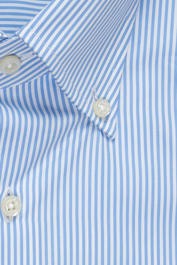 Chemise boutonnée à rayures bleu clair en coton