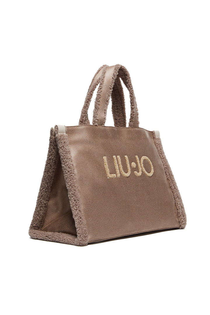 Shopping bag cammello in tessuto spalmato e dettagli in teddy
