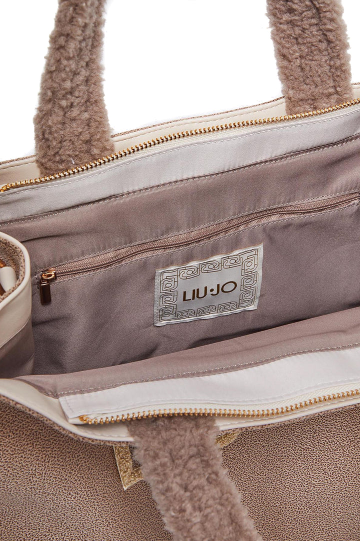 Shopping bag cammello in tessuto spalmato e dettagli in teddy