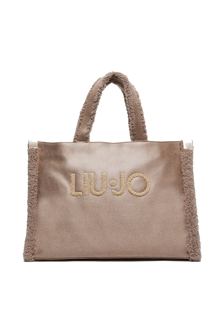 Shopping bag cammello in tessuto spalmato e dettagli in teddy