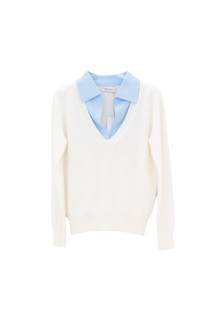 MOTEL Maglia panna con Scollo a V e Collo Camicia celeste - Mancinelli 1954