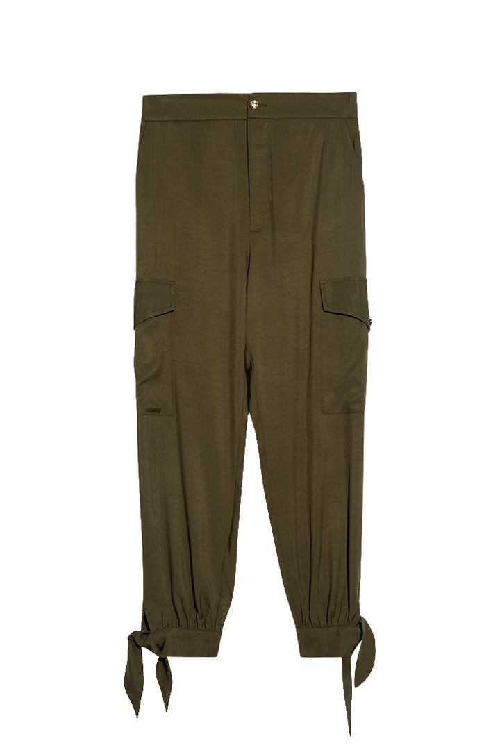 Pantalon cargo vert avec cordons de serrage en bas