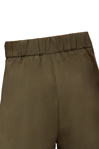 Pantalon cargo vert avec cordons de serrage en bas