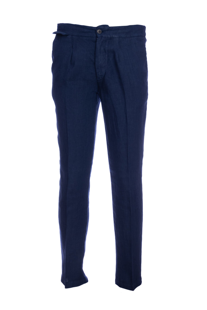 Pantalon en lin bleu clair avec un sous