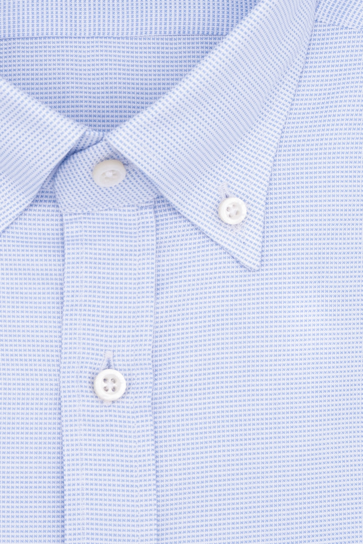 Camicia slim button down azzurra in cotone con microstampa geometrica
