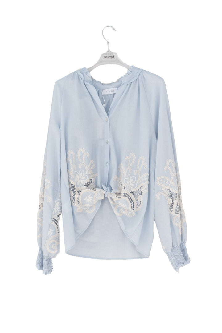 MOTEL Camicia Celeste con Ricami e Nodo Frontale - Mancinelli 1954