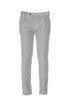 Pantalone corduroy grigio in velluto a coste con una pince